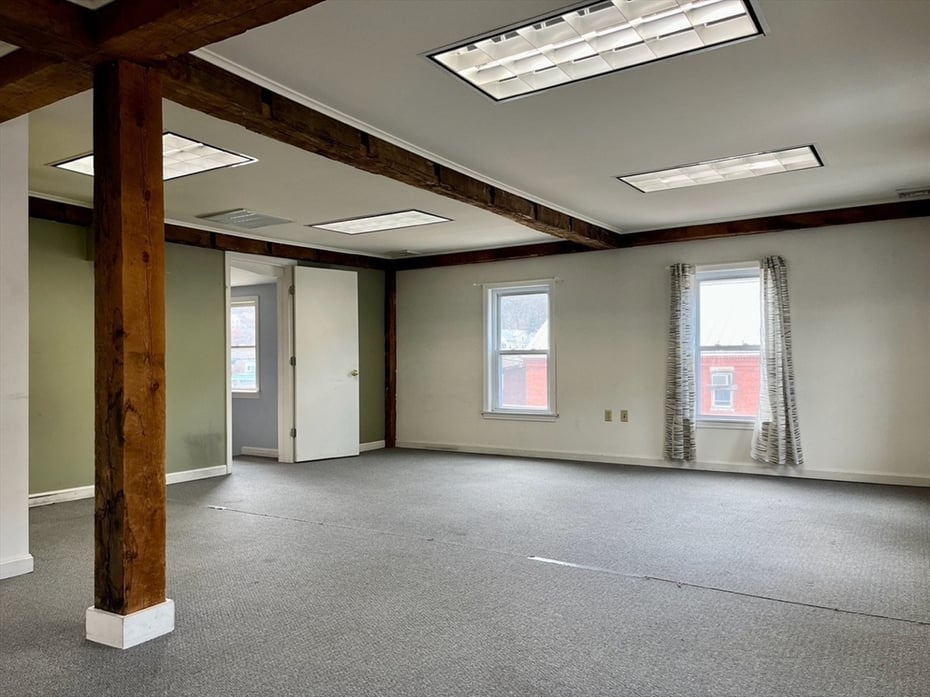 31 Bridge St Photo 2