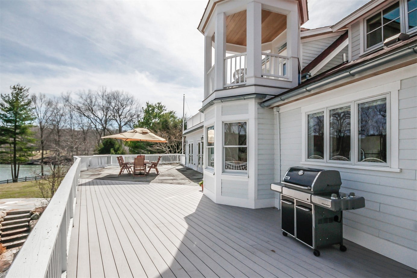 LakeHouse
